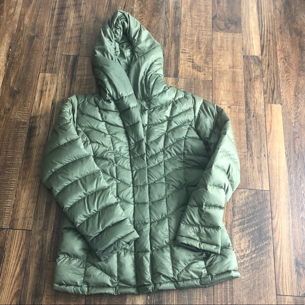 Patagonia army green women’s Parka size Large